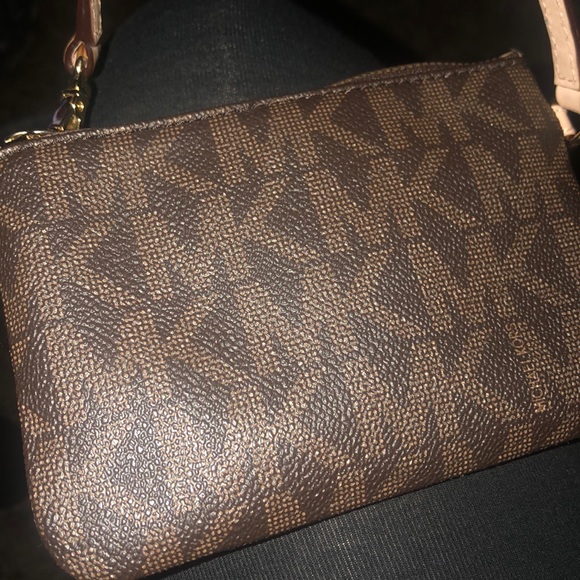 SOLD Michael Kors small wristlet - Picture 3 of 4